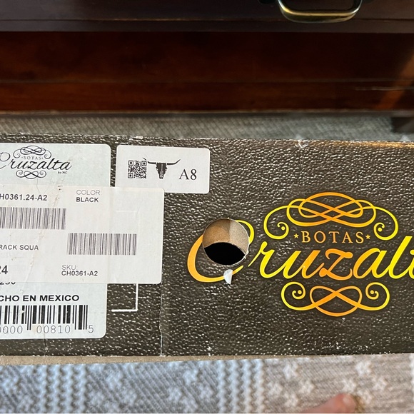 Women’s boots by Cruzalta size 7 - Picture 3 of 5